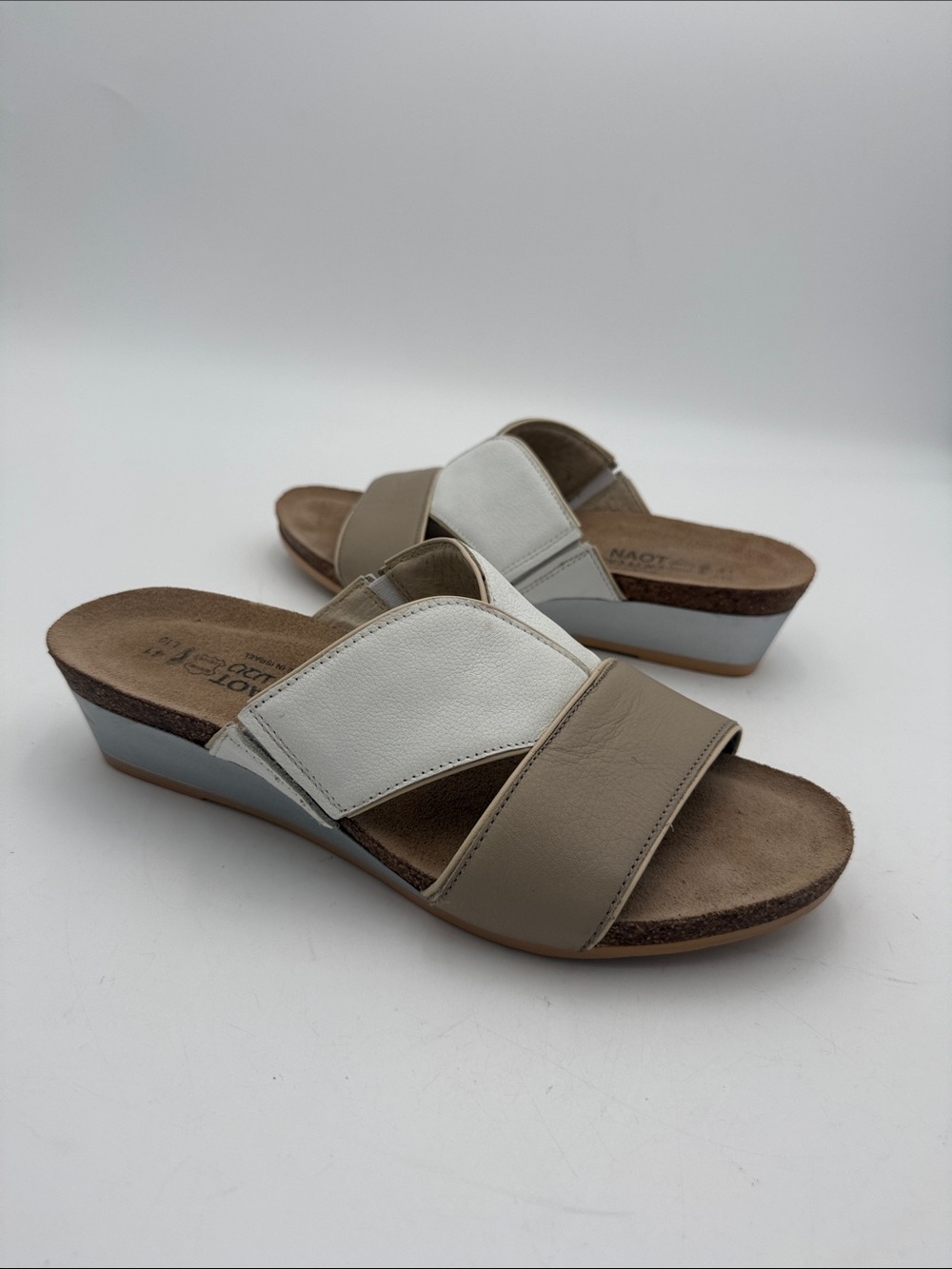 Naot Two-Tone White and Taupe Leather Slide Sandals Women’s 10 slip on casual